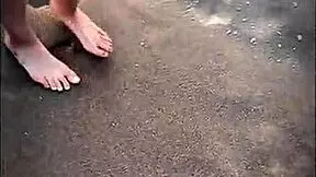 Sexo público en la playa con una desconocida mamando 😏