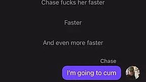 Najstnica se prsti v romantični sceni masturbacije.