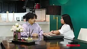 Me Comi La Enorme Polla De Mi Colaborador En La Oficina