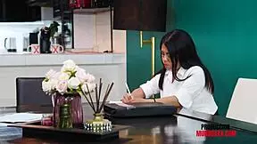 Me Comi La Enorme Polla De Mi Colaborador En La Oficina