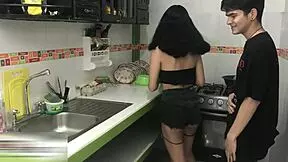 Hermanastra cachonda rides hermanastro polla hard!