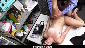 Daisy phoenix begs officer for escape from hot mess!