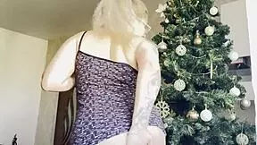 big tits blonde masturbates near christmas tree 🎄
