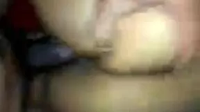 젊은 여자가 돈 받고 섹스 받아 - 도발적인 거래?