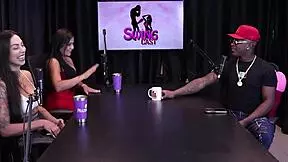 Negro Sensualizes Morena And Slaps Face With Huge Dick