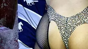 sexo casero con el vecino, rico oral y abriéndome el culo floreado