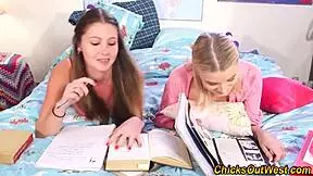 Real teen licking pussy passionately!