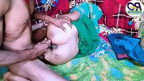Desi Girl Gets Fucked In Saree With Legs Raised