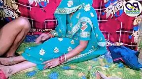 Desi Girl Gets Fucked In Saree With Legs Raised