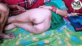 Desi Girl Gets Fucked In Saree With Legs Raised