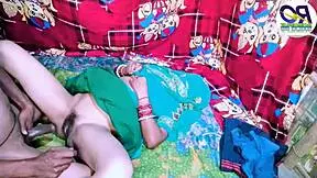 Desi Girl Gets Fucked In Saree With Legs Raised