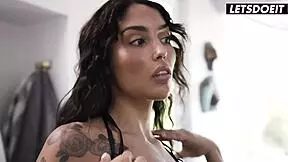 Skinny 19yo teen Vanessa Sky fucked by lucky roommate!