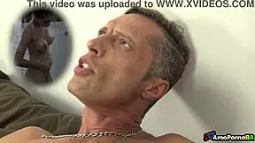 ele esperava esposa sair pra espirar a sobrinha-postiça peladinha no banho - amopornobr 😏