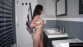 daisy phoenix rides her mans oiled up cock 😈