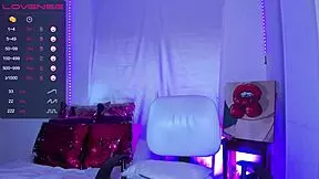 Julieta Venus sucks dildo like real cock on webcam