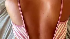 BLOGUEIRINHA ASIÁTICA FODENDO SEM CAMISINHA COM PADRASTO ENQUANTO A MÃE FOI AO MERCADO - LINA NAKAMURA - JOHN COFFEE