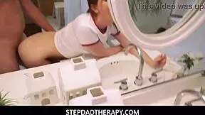 스테프대드 테라피 메이아 켄드릭 레드헤드 캠에서 거대한 두꺼운 자지로 바쁘게 놀아