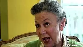 i-i love this spider-man parody scene with tara lynn foxx