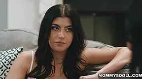 Jennifer White's stepmom role leads to energetic session with Gal Ritchie