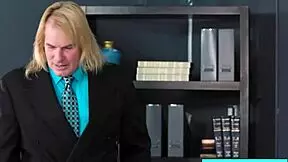 ebony masseuse gives nuru massage