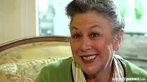 i-i love this spider-man parody scene with tara lynn foxx