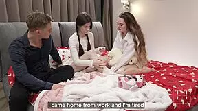 I gave my stepdad a double BJ, mom will never know in 4K.