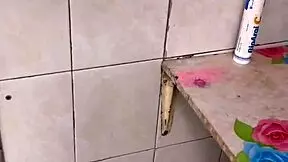 Peguei Minha Meia-Irma de 18 Anos Se Tocando Dentro do Nosso Quarto Nao Aguentei e Falei Se Ela Nao Gozasse Comigo Eu Iria Contar Pro Marido da Madrasta