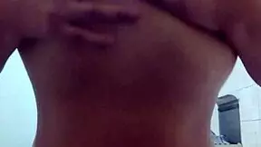 Cheia de fogo na bucetinha me exibo gostosinho para a camera e me toco?