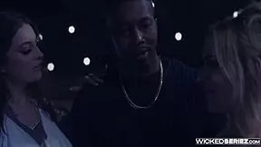 Maddy May and Anna Claire Clouds in clout episode 4's wicked wonderland