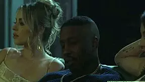 Maddy May in Anna Claire Clouds v clout epizodi 4, zlobno čudežno deželo.