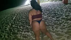 teen with big ass shakes it solo on the beach
