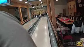 Hunt4k Lucky Fucker Organiza Una Maravillosa Recogida En La Bolera