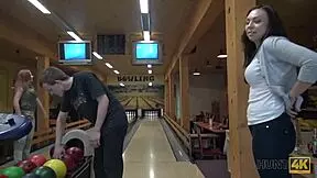 Hunt4k Lucky Fucker Organiza Una Maravillosa Recogida En La Bolera