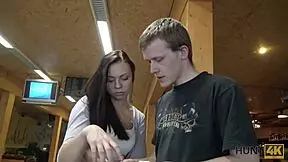 Hunt4k Lucky Fucker Organiza Una Maravillosa Recogida En La Bolera