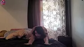 Putinha casada viciada em gozar não consegue parar de esfregar seu grelinho até sua buceta soltar todo o mel