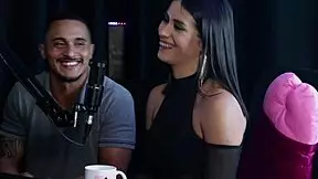 i'm val mineirinha, loving to swear while getting my pussy licked in swing cast