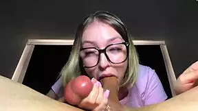 Watch her take a huge cum load straight down her throat 😋