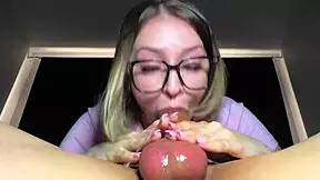 Watch her take a huge cum load straight down her throat 😋