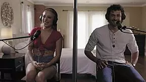 petite blonde beauty anna claire clouds handles alex jones in interview