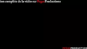 pega productions - la babe victoria cherry saute profond sur le divan 😘