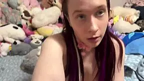 Hey, check out this kinky teen posing her ass for you! 😏