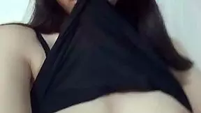 Manekizinha mostrando seus peitos!