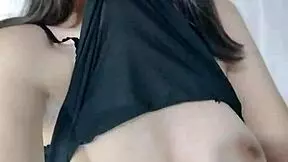 Manekizinha mostrando seus peitos!