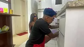 Enganei minha vizinha ninfeta e ainda comi ela na casa dela