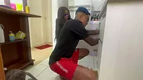 Enganei minha vizinha ninfeta e ainda comi ela na casa dela