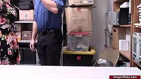 Teen shoplifter performs oral sex on police officer