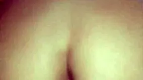 Esta perrita le gusta sentarse en la verga y montarlo como vaquera inversa?