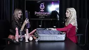 الجذابة من kyra sex تظهر كيفية عمل انبثاق شرجي بطريقة عاهرة، تعرض كسها وصدرها ومؤخرتها مع bia hot على أحمر شفاف