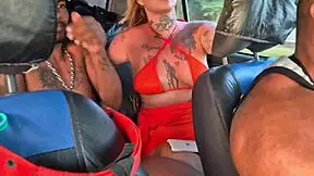 Sem dinheiro pro uber tivemos que pagar com nossos buracos apertados 😏