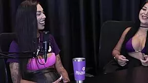 fica no controle quando não grava com atores todo mês tinha uma safadeza com o gringo e ia sozinha na casa de swing - renatinha melo watch on sheer red